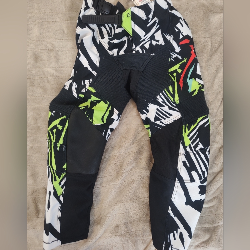 Leatt Boys Riding Set - Picture 3 of 6